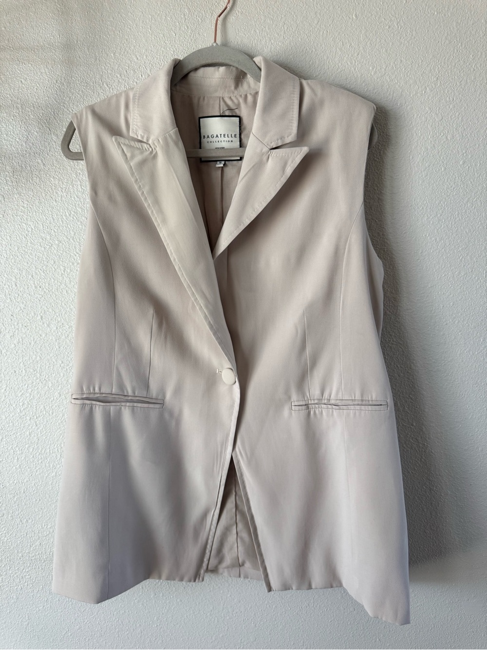 Bagatelle Sleeveless Blazer Vest in Light Beige. Size M